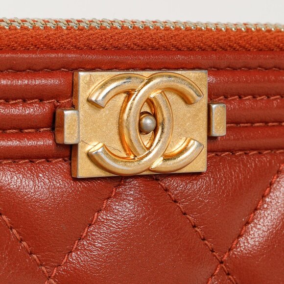 Chanel Red Grained Calfskin GHW Quilted Small Boy Clutch With Chain - Picture 7 of 13